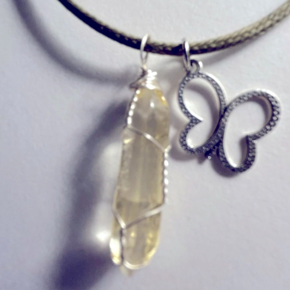 NWOT Lemon Quartz necklace Crystal Point Pendant Wired & Butterfly 18” Gray Cord